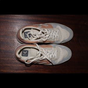 VEJA Sneakers